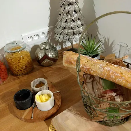 La Lezardiere Bed & Breakfast *